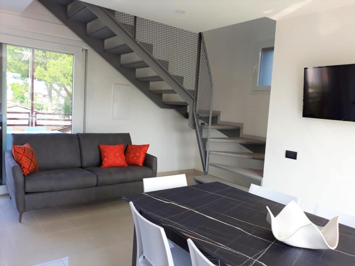 Villa Cisa Con Yacuzzi ลินญาโน ซับเบียโดโร ภายนอก รูปภาพ