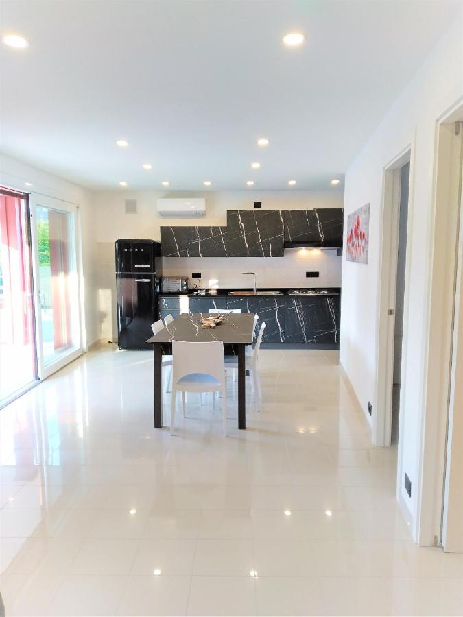 Villa Cisa Con Yacuzzi ลินญาโน ซับเบียโดโร ภายนอก รูปภาพ