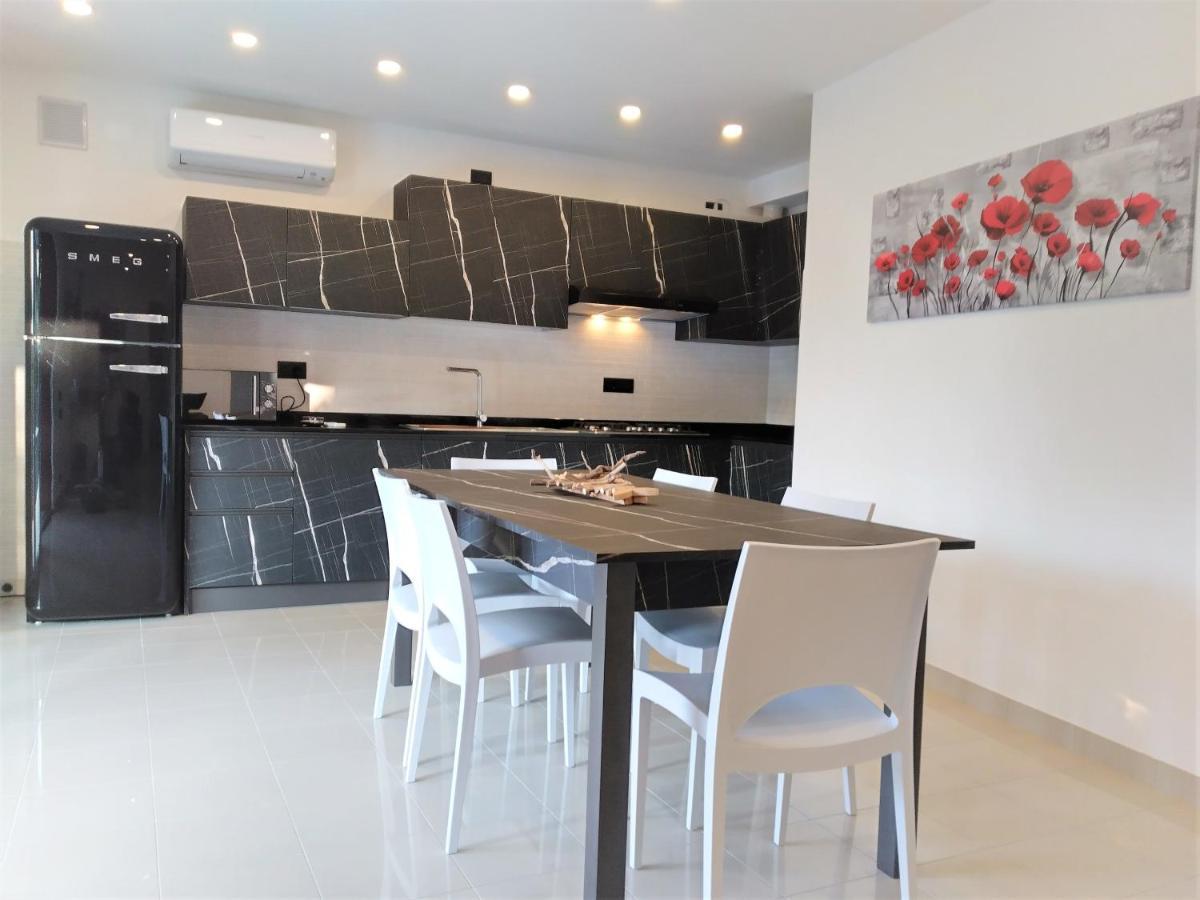 Villa Cisa Con Yacuzzi ลินญาโน ซับเบียโดโร ภายนอก รูปภาพ