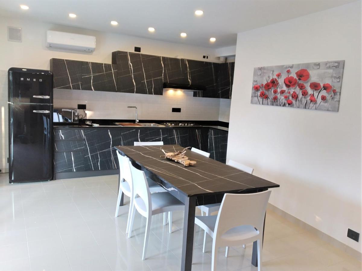 Villa Cisa Con Yacuzzi ลินญาโน ซับเบียโดโร ภายนอก รูปภาพ