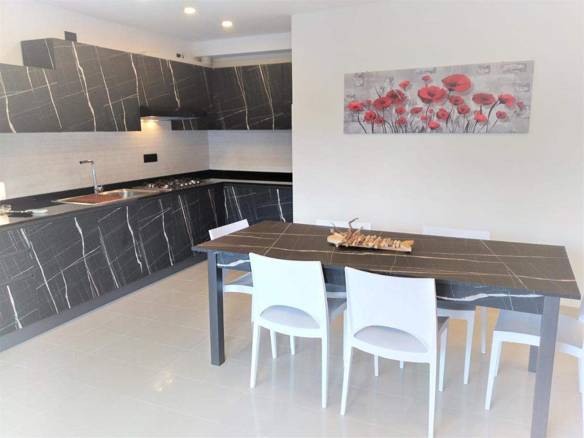 Villa Cisa Con Yacuzzi ลินญาโน ซับเบียโดโร ภายนอก รูปภาพ