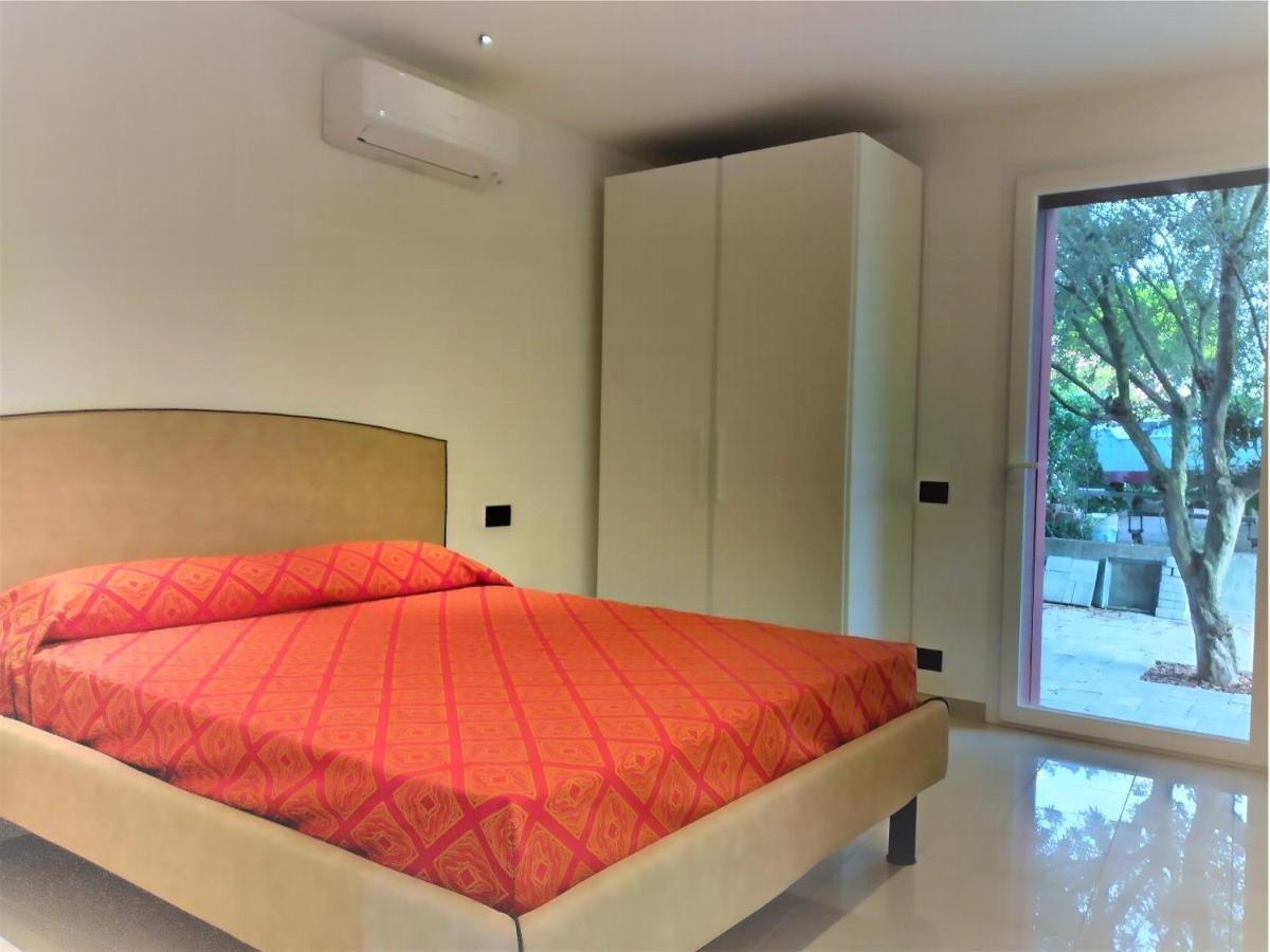 Villa Cisa Con Yacuzzi ลินญาโน ซับเบียโดโร ภายนอก รูปภาพ