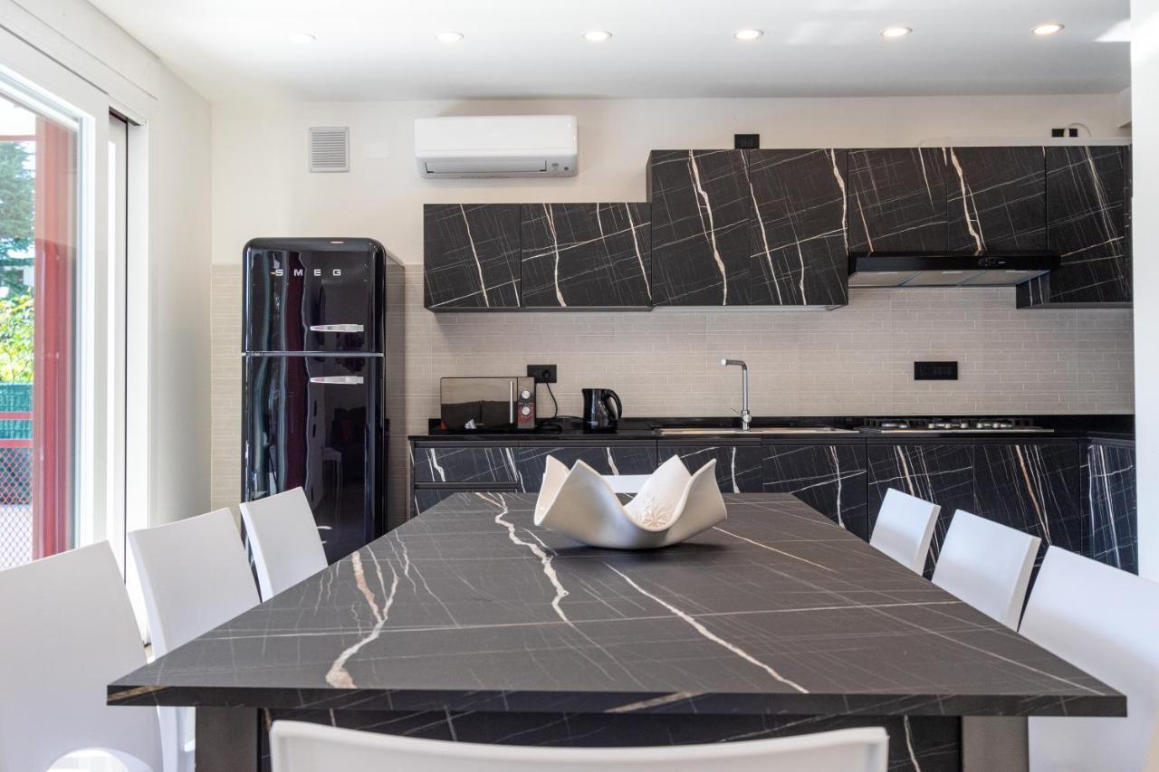 Villa Cisa Con Yacuzzi ลินญาโน ซับเบียโดโร ภายนอก รูปภาพ