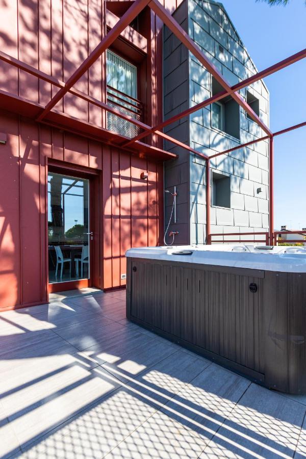 Villa Cisa Con Yacuzzi ลินญาโน ซับเบียโดโร ภายนอก รูปภาพ